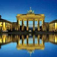 The Stage Entertainment Presents HINTERM HORIZON