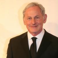 PRESENT LAUGHTER's Victor Garber To Appear On NY1 On Stage