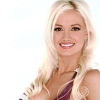 PEEPSHOW Offers Patrons A Chance To Meet Holly Madison With VIP Ticket Upgrade Video