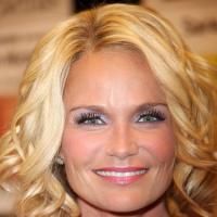 Kristin Chenoweth Holds Book Signing During Bryant Park Reading Series 5/13 Video