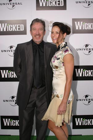 Photo Coverage: Wicked Flies In To Los Angeles Image