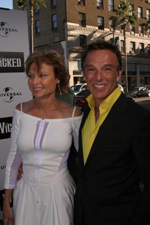 Photo Coverage: Wicked Flies In To Los Angeles Image