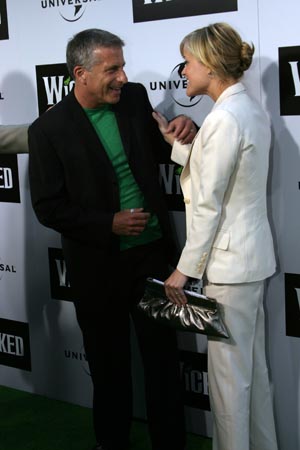 Photo Coverage: Wicked Flies In To Los Angeles Image