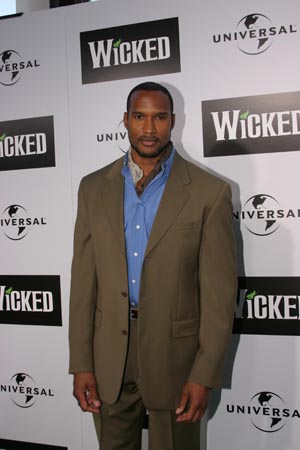 Photo Coverage: Wicked Flies In To Los Angeles Image