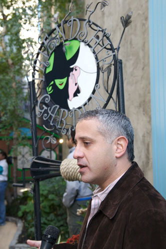 Photo Coverage: Wicked's Friendship Garden with Bette Midler Image