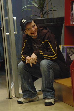 Photo Coverage: Euan Morton Performs at Tower Records Image