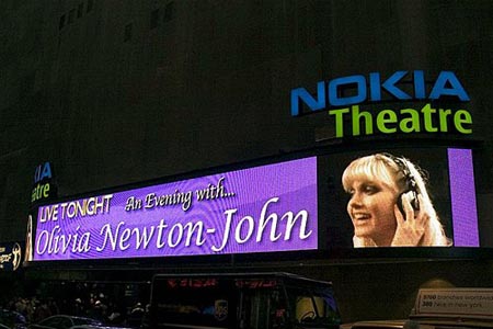 Photo Flash: Olivia Newton-John Performs at the Nokia Theatre  Image