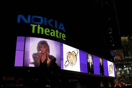 Photo Flash: Olivia Newton-John Performs at the Nokia Theatre 