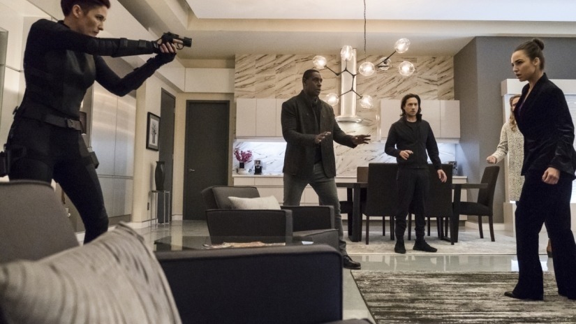 BWW Recap: SUPERGIRL Eats Our Hearts Out On Valentine's Day in 'Menagerie' 