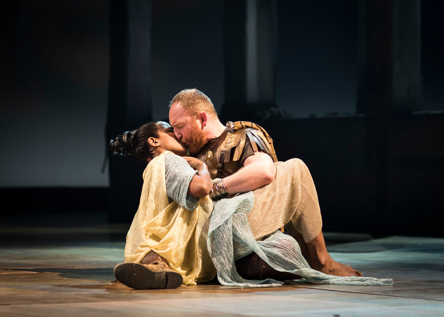 Review: ANTONY & CLEOPATRA, Barbican Theatre Image