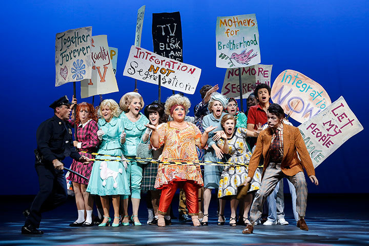 Review: HAIRSPRAY at Linz Landestheater - The Nicest Kids in Linz! 