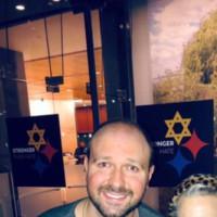 Photo Flash: Bette Midler Drops By FIDDLER ON THE ROOF in Yiddish Photo