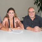 Kassi Ashton Signs To UMG Nashville and Interscope Records Photo