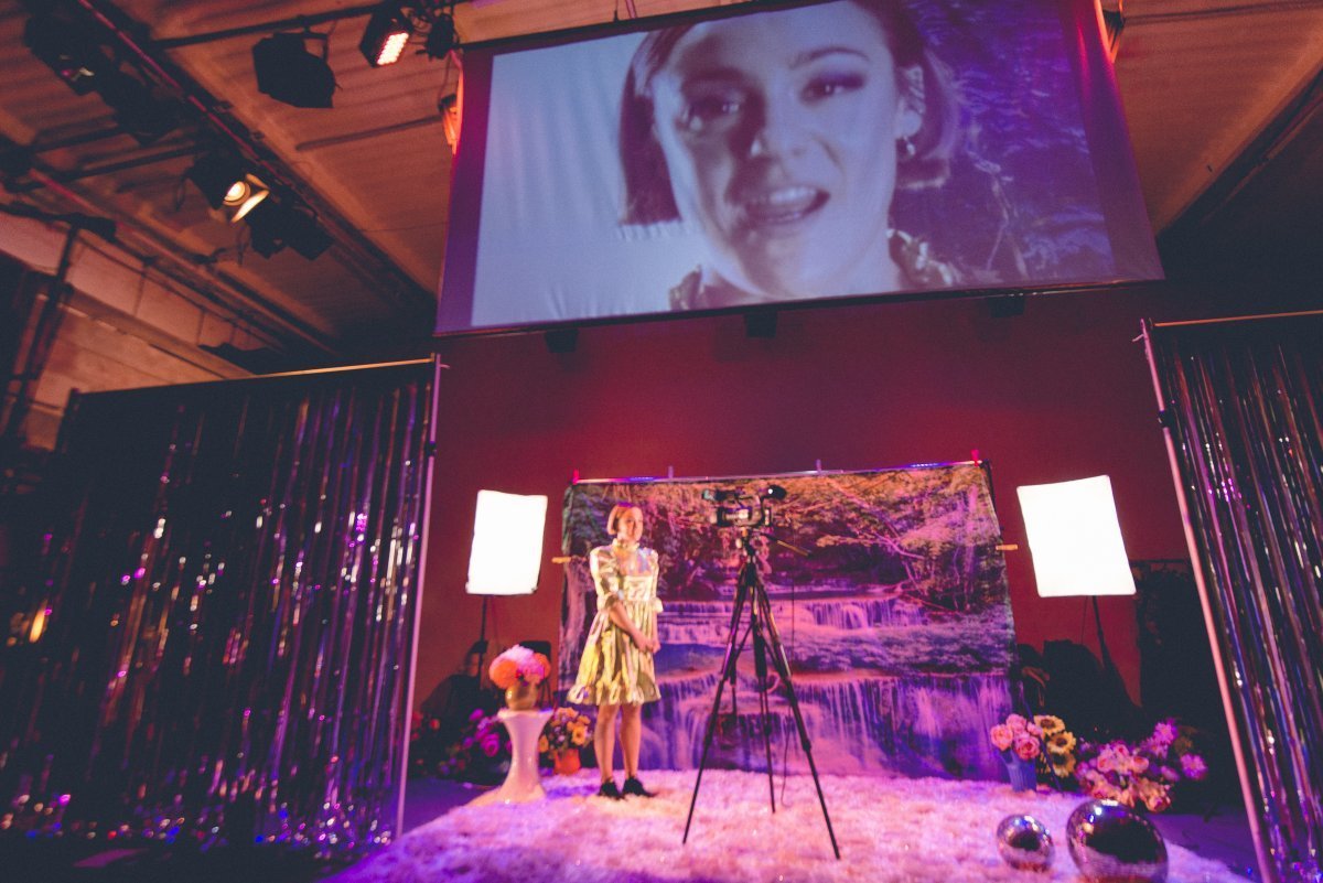 Review: SUPER DUPER CLOSE UP, Yard Theatre Image