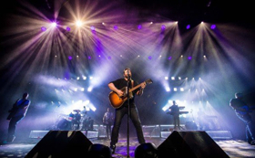 Chris Young Celebrates 10th Airplay Chart-Topping Single LOSING SLEEP  Image