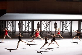 Review: The Final Staging of Lucinda Childs' Iconic AVAILABLE LIGHT Image