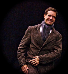 Review: A REGULAR LITTLE HOUDINI is a Captivating One-Man Show Image