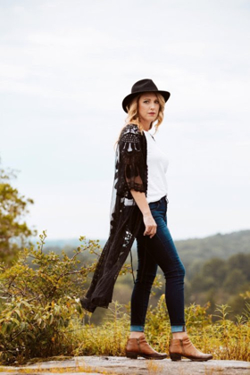 Amanda Cook Signs Multi-Record Deal with Mountain Fever Records 