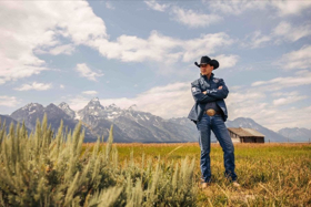 Aaron Watson Launches Lyric Video For New SingleKISS THAT GIRL GOODBYE Image