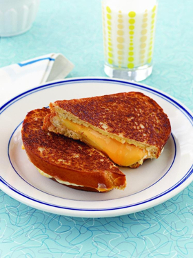 JUNIORS RESTAURANTS Celebrates National Grilled Cheese Month with their Signature Sandwich 