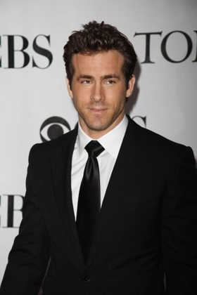 Ryan Reynolds to Star In Action-Comedy, SHOTGUN WEDDING 