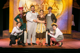 Review: MR. POPPER'S PENGUINS Delights at The Growing Stage Image