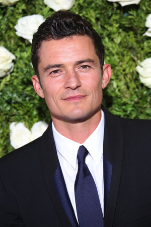 Orlando Bloom Stops Performance of KILLER JOE Twice Over iPad 