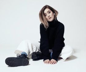 Norwegian Singer Iselin Releases Debut Single BATHTUB Image