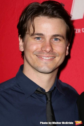 Jason Ritter To Star In Netflix's Superhero Family Drama Series RAISING DION Image