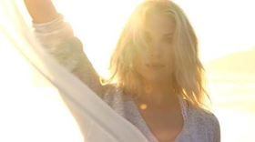 Sandra Lynn Debuts Music Video For Holiday Single MY CHRISTMAS WISH FOR YOU On CMT Music & Country Rebel Image