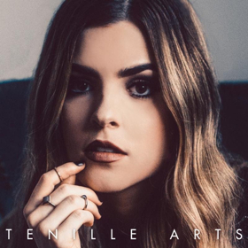 Tenille Arts' MOMENT OF WEAKNESS Propelled to Top 10 After Debut On THE BACHELOR Image