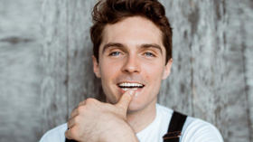 Max Sheldon Takes the Stage at Feinsteins/54 Below Image