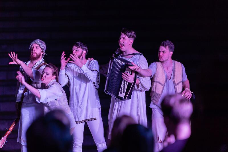 Review: ROSENCRANTZ AND GUILDENSTERN ARE DEAD Image