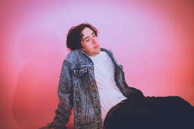 Jason Alexander Stars As A Washed Up Boy Band Star In BOYO's 'Attics' Music Video At Billboard Image