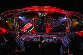 Hardwell Performs at Charity Event to Aid Education Image