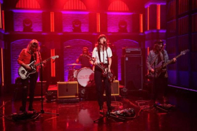 Courtney Barnett Performs on LATE NIGHT WITH SETH MEYERS, On U.S. Tour Now 