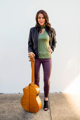 Four-Time Grammy Nominee Jewel Transforms for UNDERCOVER BOSS: CELEBRITY EDITION Image