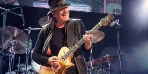 Review: Santana Brings Down House of Blues with Electrifying Performance 