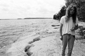 WELLES' Debut Album RED TREES AND WHITE TRASHES Coming This Summer Image