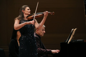 Review: JANINE JANSEN at CARNEGIE HALL - The Perfect End to a Weekend Celebrating Women 
