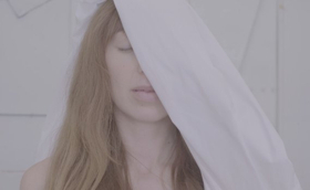 Ella Vos Premieres MOTHER (DON'T CRY) Video + North American Tour Kicks Off 2/23  Image