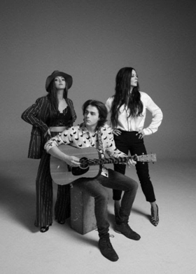 Sara Evans' THE BARKER FAMILY BAND EP Out Now Image