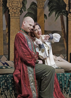 Review: L'ITALIANA IN ALGERI at Santa Fe Opera Image