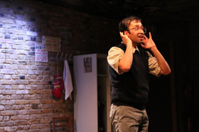 Review: One-Man LOVE, BOMBS & APPLES at the Kennedy Center Image
