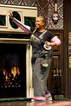 Interview: Actress Angela Grovey Talks THE PLAY THAT GOES WRONG 