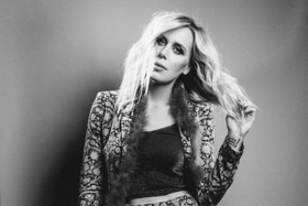 Elise Davis Announces Fall Tour Dates with Ray LaMontagne, SUSTO, and Lissie Image