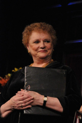 Four Broadway Theatres To Dim Lights In Memory Of Tony Award Winner Carole Shelley Image
