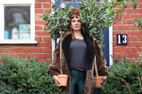 Annies Siddons Tours HOW (NOT) TO LIVE IN SUBURBIA Across UK Image