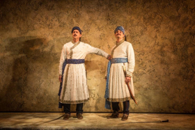 Review: GUARDS AT THE TAJ at Steppenwolf 