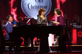 CMA COUNTRY CHRISTMAS Airs Tonight On ABC Image